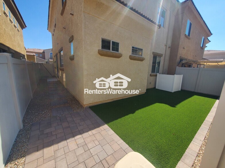 Building Photo - 1367 S Country Club Dr