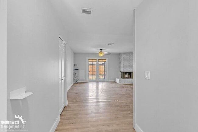 Building Photo - Modern 3Bdm 2Ba Home with Pool!