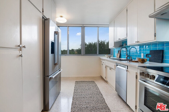 Building Photo - 8701 Delgany Ave