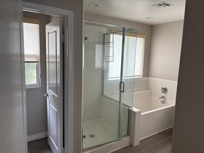 Building Photo - 2308 Navigation Cir