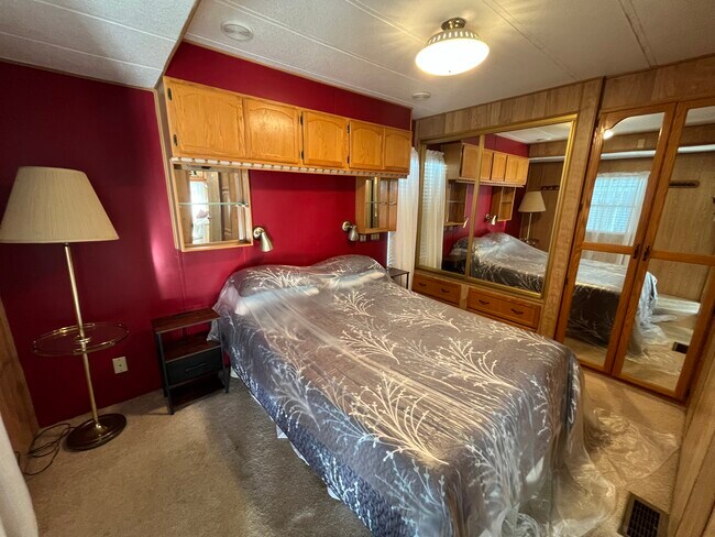 Building Photo - 303 N Lindsay Rd