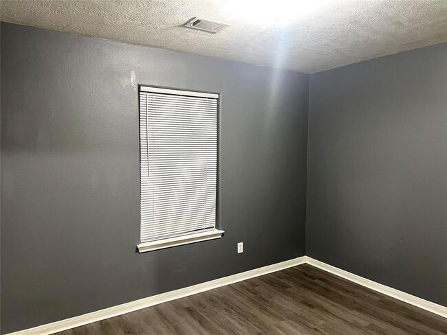 Building Photo - 16320 Sun View Ln