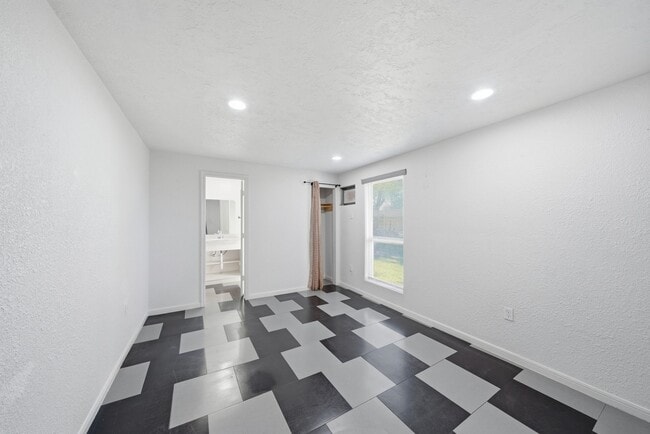 Building Photo - 1041 Dolly Wright St