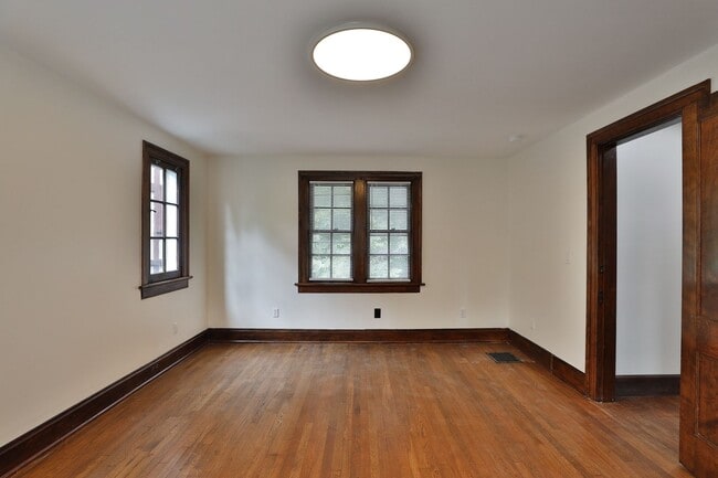 Building Photo - 2104 Iuka Ave