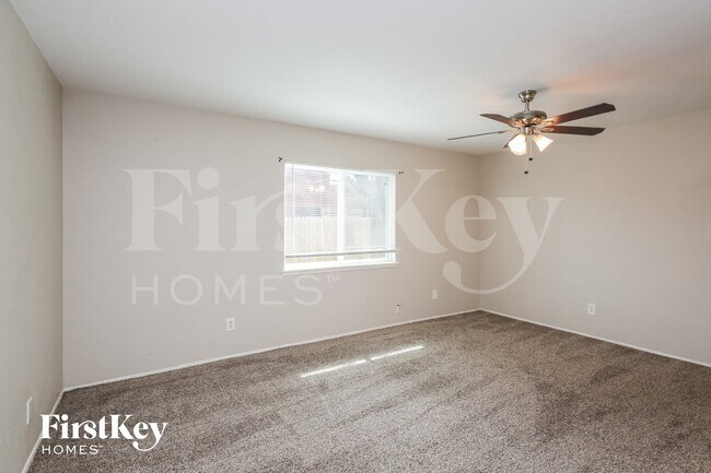 Building Photo - 1316 Royal Oak Dr