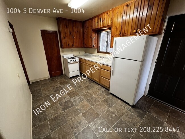 Building Photo - 1004 S Denver Ave