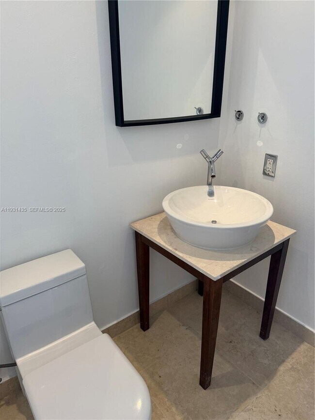 Building Photo - 450 Alton Rd