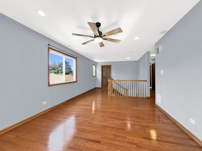 Building Photo - 5845 S Sayre Ave