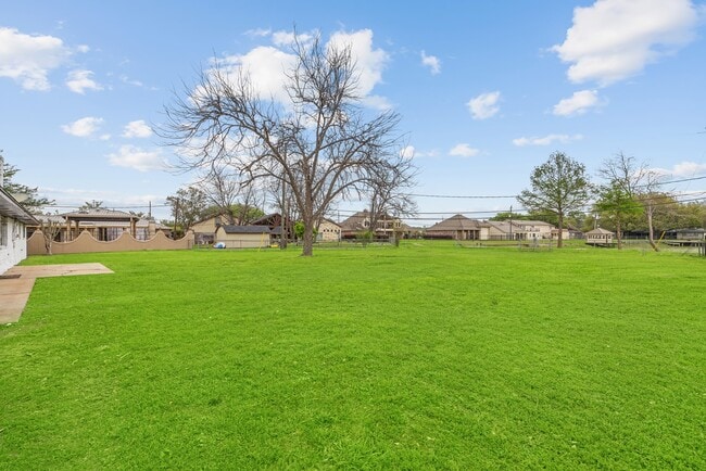 Building Photo - 8414 N Tahoe Dr