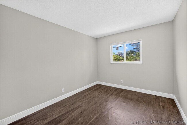 Building Photo - 1007 PROSPECT 205