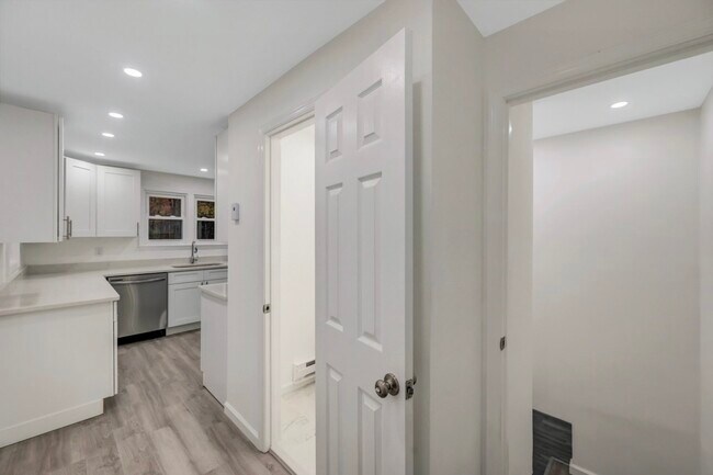 Building Photo - 752 Toll Rd