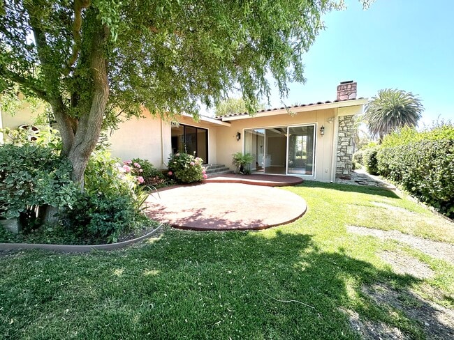 Building Photo - 1316 Granvia Altamira