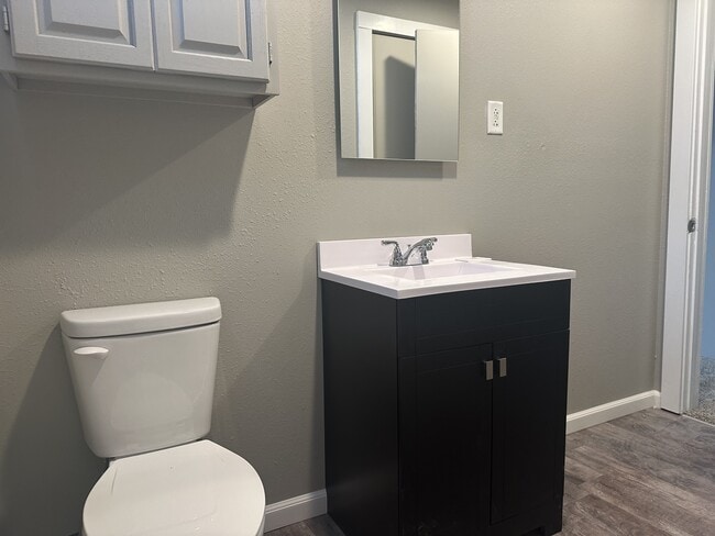 Building Photo - 602 Sara St