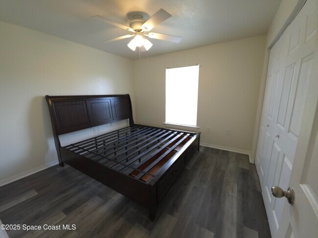 Building Photo - 901 Colonial Ave SE