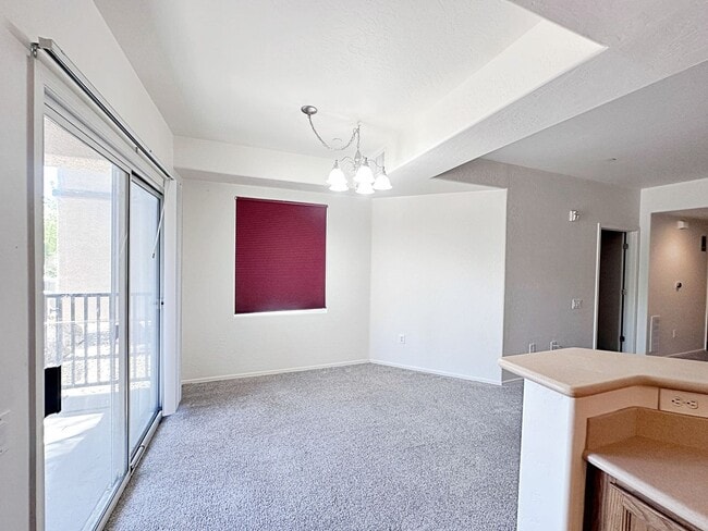 Building Photo - 1 WEEK FREE RENT! 1 BEDROOM DOWNSTAIRS CONDO IN GATED COMMUNITY 1 CAR GARAGE