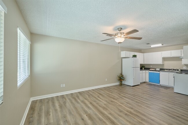 Building Photo - 20 Harbour Row Dr