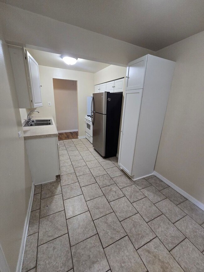 Building Photo - 3334 Michigan St