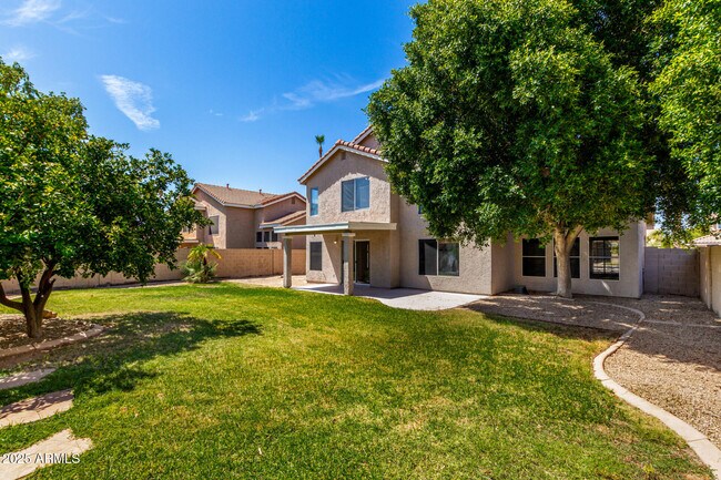 Building Photo - 913 W Juanita Ave