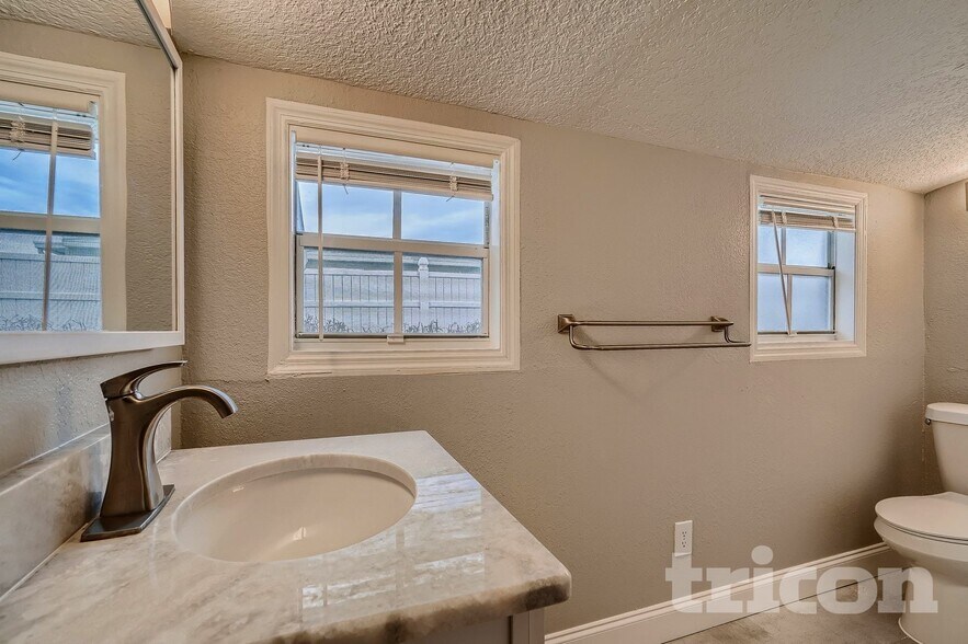 Building Photo - 1125 Michigan Dr N