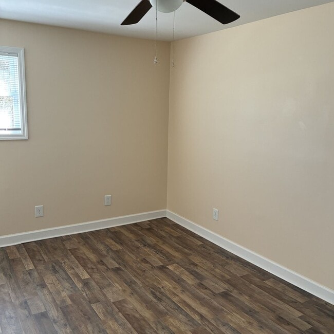 Building Photo - 4 Bedroom 3 Bath Home in Winnabow, NC