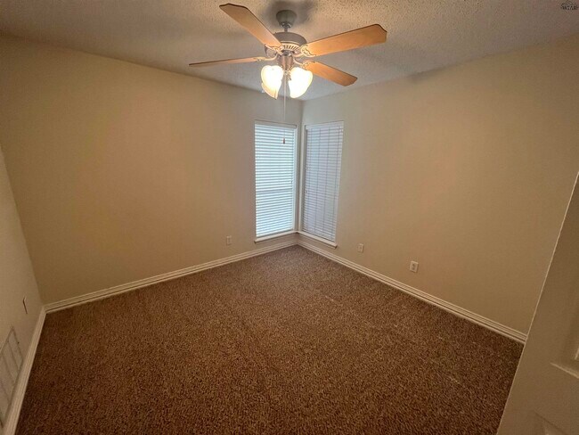 Building Photo - 4927 Legacy Dr