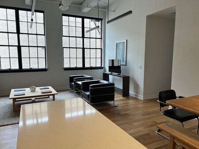 Building Photo - 2201 VA-5