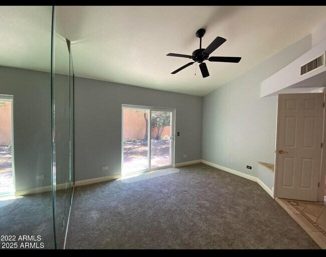 Building Photo - 10847 N 10th Pl