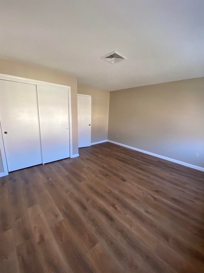 Building Photo - 533 Fox Hollow Way