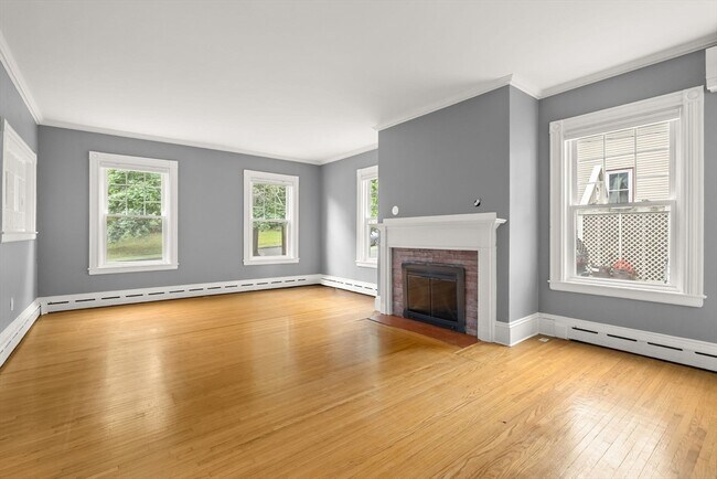 Building Photo - 103 Hollis Ave