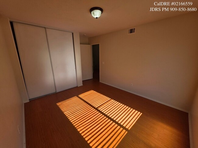 Building Photo - Ontario 3 Bedroom Condo