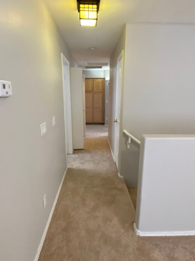 Building Photo - 4 Bedroom, 3 bath, two story with loft in ...