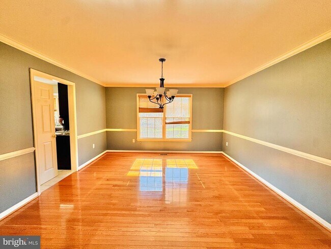 Building Photo - 28 Scotland Cir