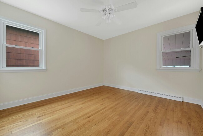 Building Photo - 126 Huber St