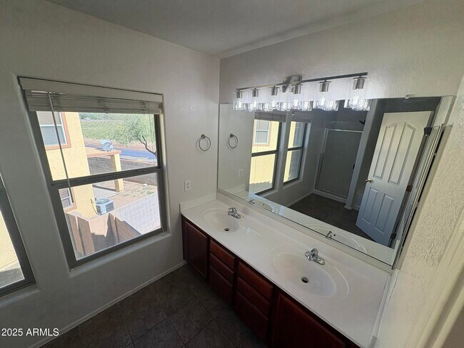 Building Photo - 7709 S 63rd Dr