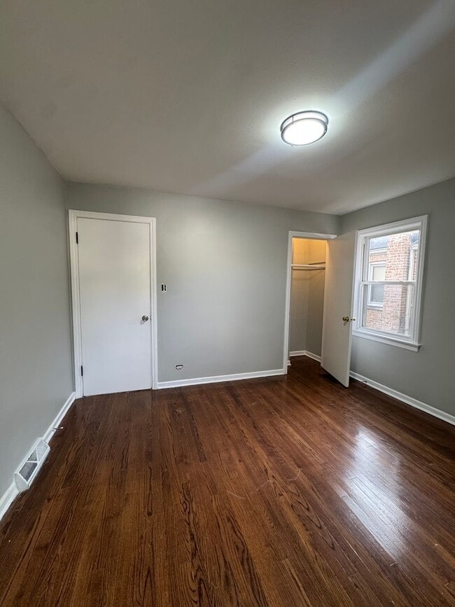 Building Photo - 4 Bedroom 2 Bathroom House in Dolton ! A M...