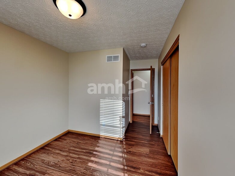 Building Photo - 378 Wheatfield Dr