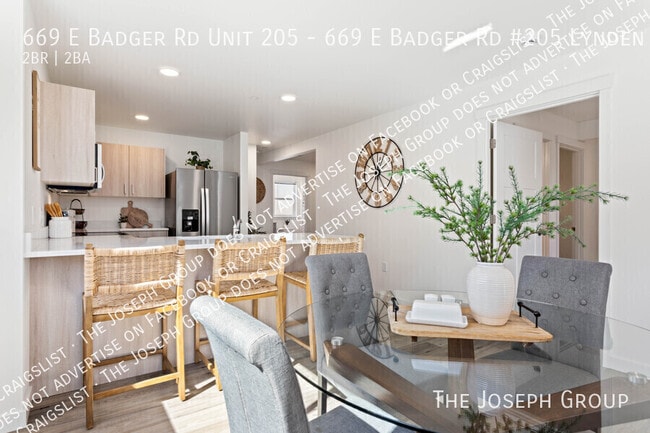 Building Photo - 669 E Badger Rd