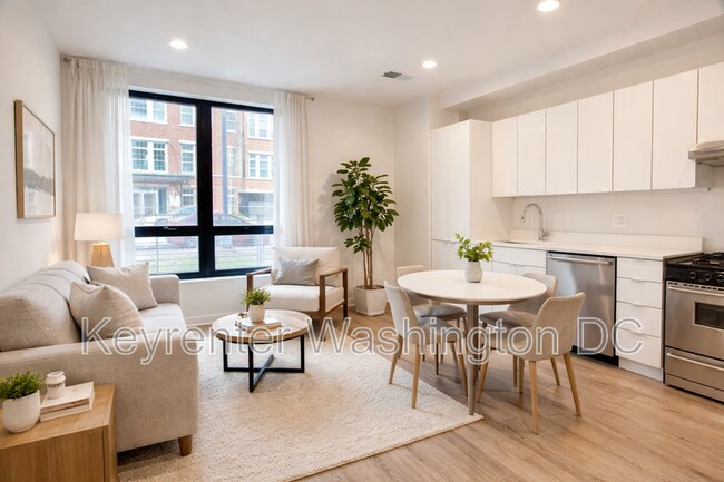 Building Photo - 1460 Belmont St NW