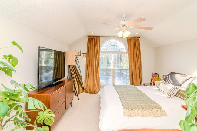 Building Photo - 3041 Sewanee Ln