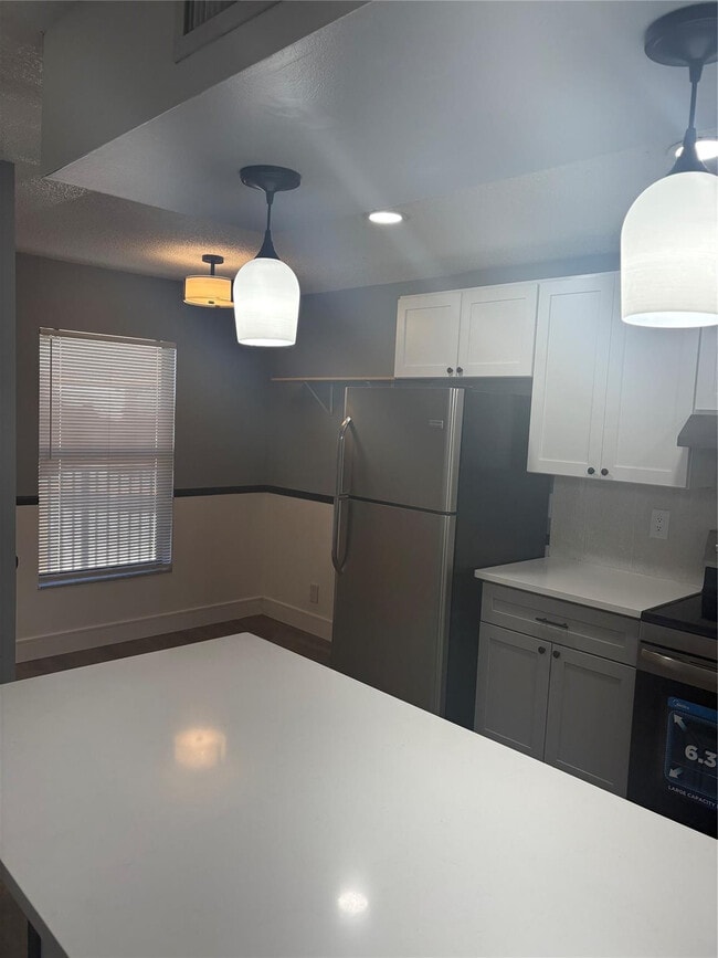 Building Photo - 5492 Courtyard Dr