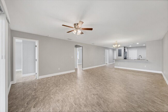 Building Photo - Duplex Unit For Rent In Port Charlotte