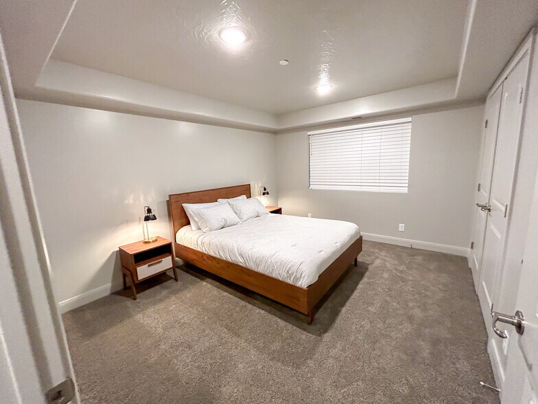 Building Photo - 128 N Lone Rock Dr