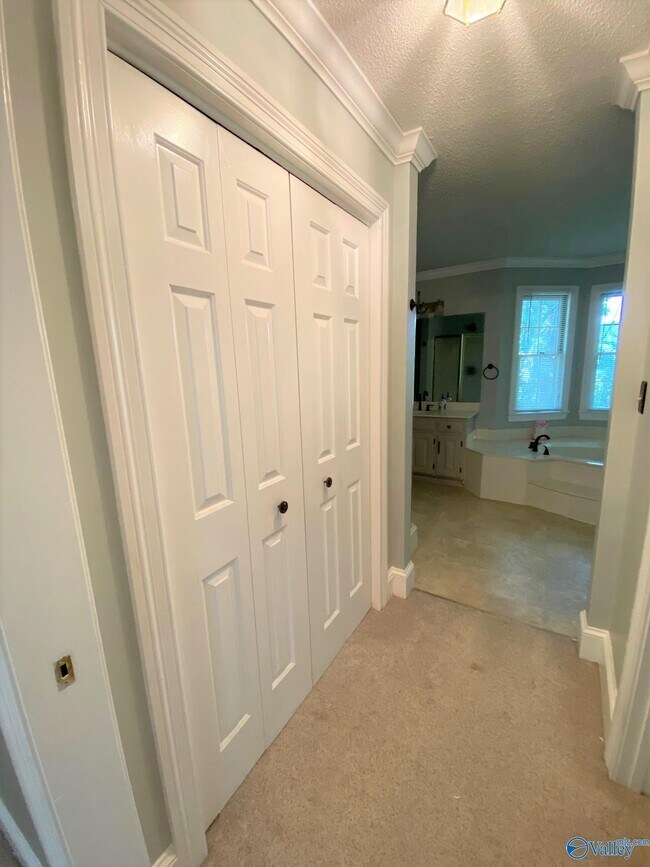 Building Photo - 10103 Shadow Wood Dr SE