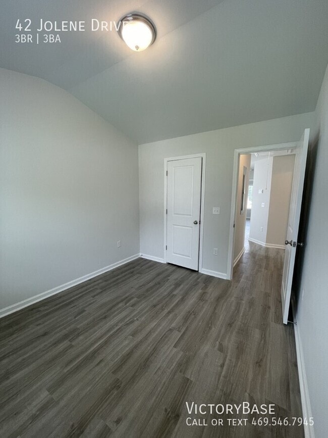 Building Photo - 42 Jolene Dr