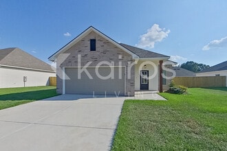 Building Photo - 112 Rainfall Ln