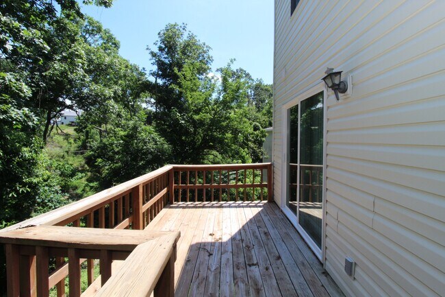 Building Photo - 5 Iris Way