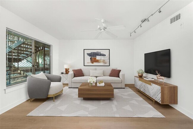 Building Photo - 2200 Dickson Dr