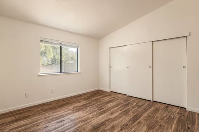 Building Photo - 161 Bender Cir