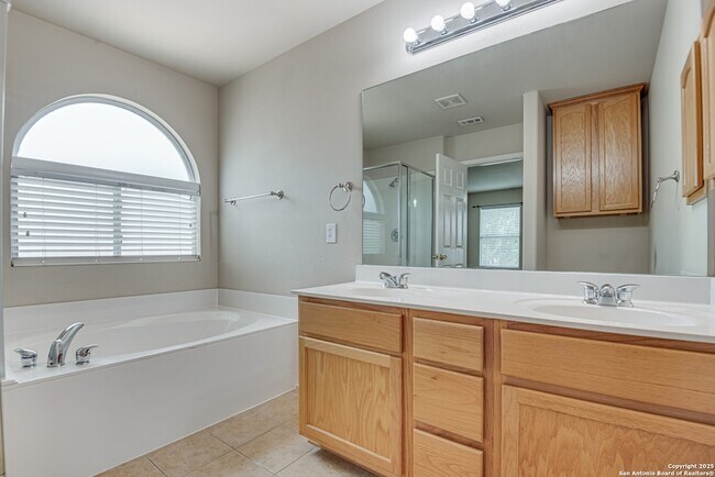 Building Photo - 2637 Gallant Fox Dr