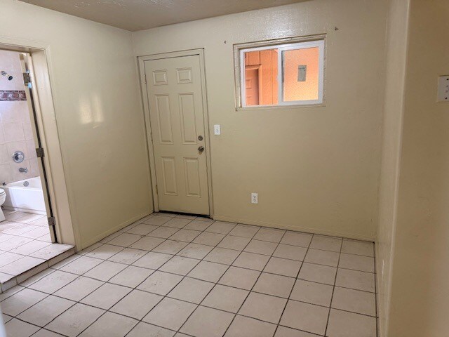 Building Photo - 1212 N Sherry Ave